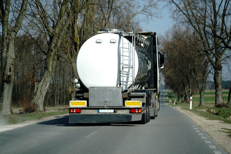 freepicdownloader.com-tank-car-road-back-view-large.jpg